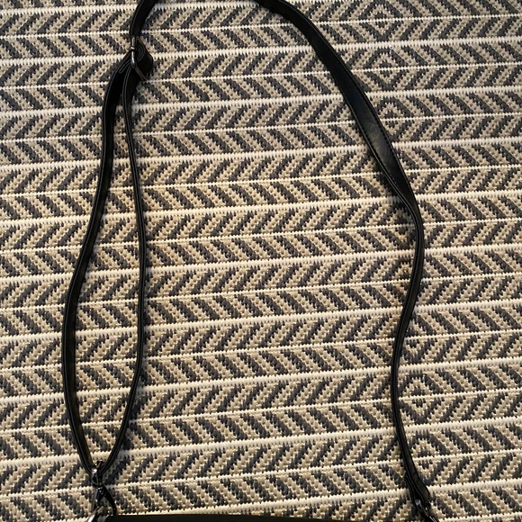 Guess Handbag - Picture 3 of 10